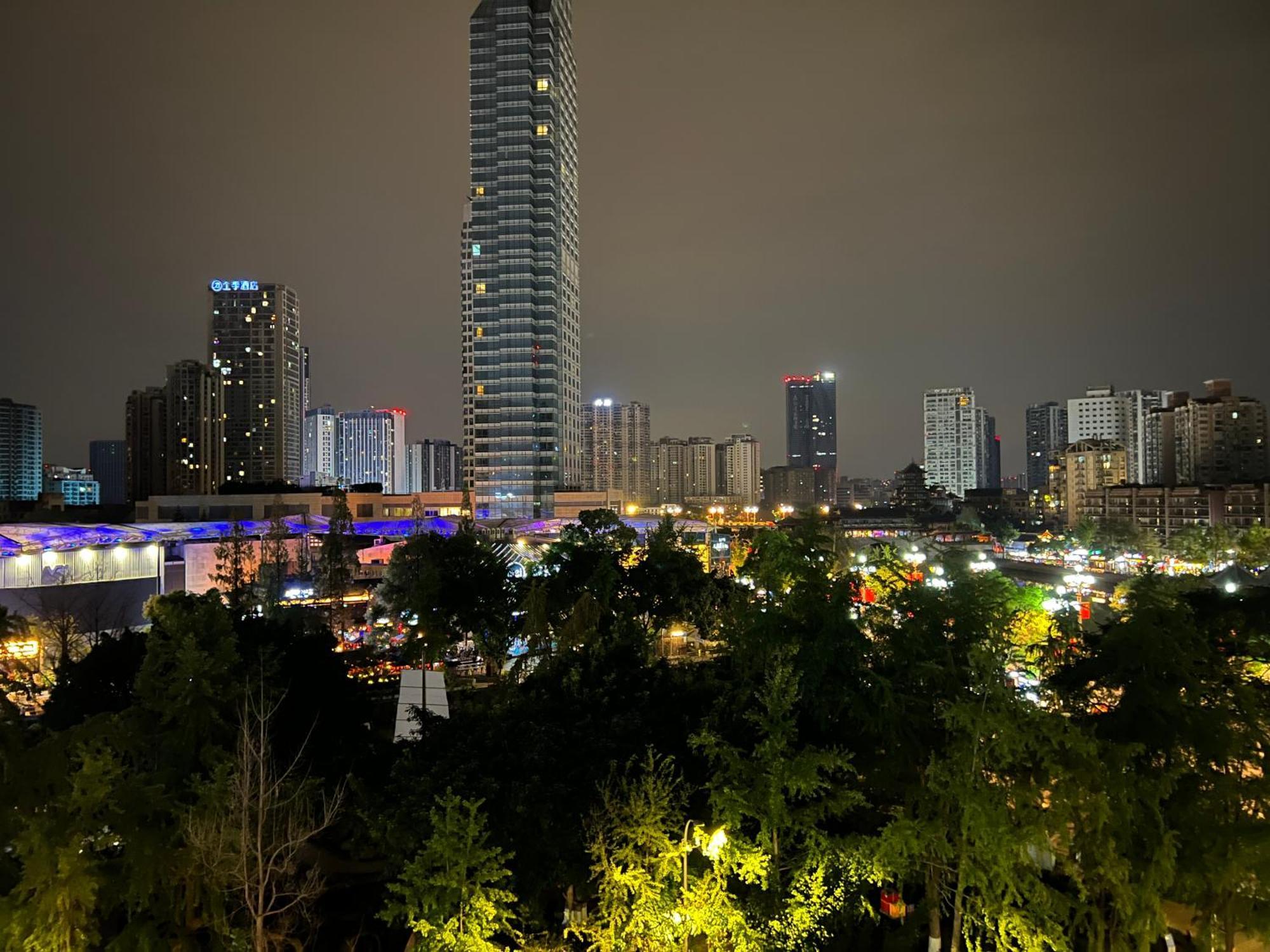 Moonlight Hotel Chengdu Exterior photo